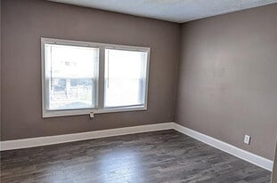 Building Photo - 871 W 25th St