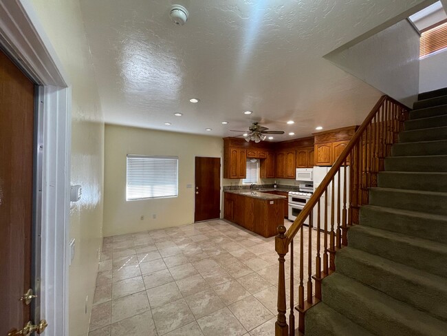 Building Photo - 4 BEDROOMS 3 FULL BATHS HOUSE IN EL CAJON CA