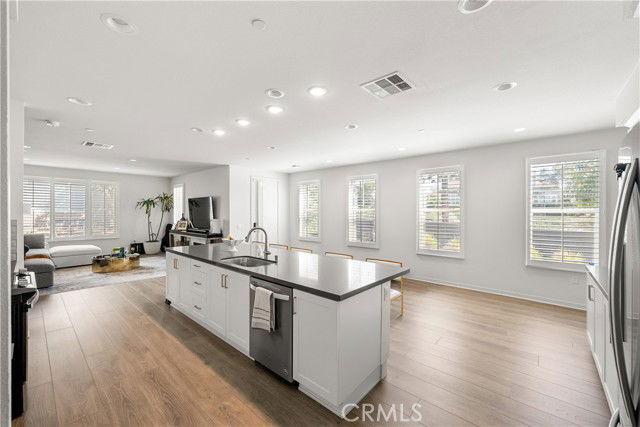 Building Photo - 120 Novel