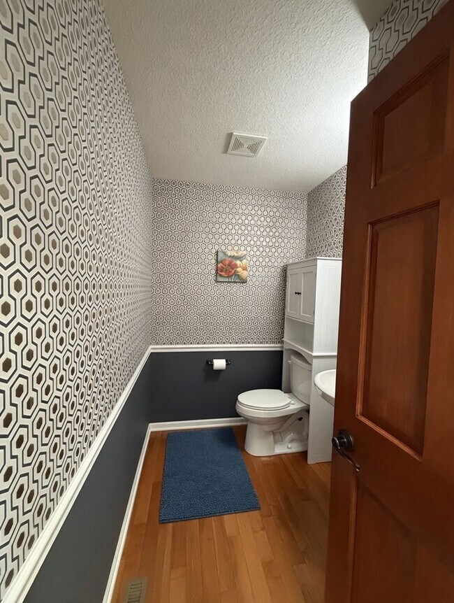 Building Photo - Rare executive rental in chanhassen! 5 beds no upgrade left behind!!!