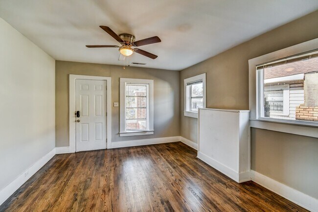 Building Photo - 1615 1st St S
