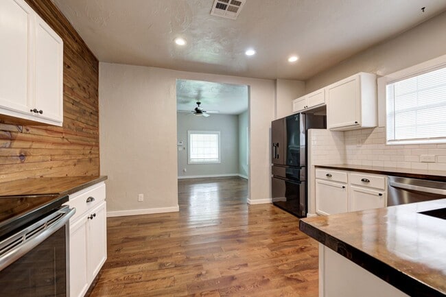 Building Photo - Charming Newly Updated 2 Bed, 2 Bath Home in the Heart of OKC!