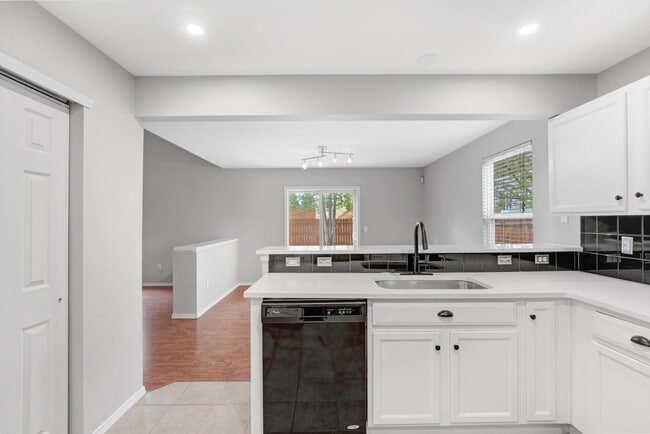 Building Photo - 6510 Stagecoach Ave