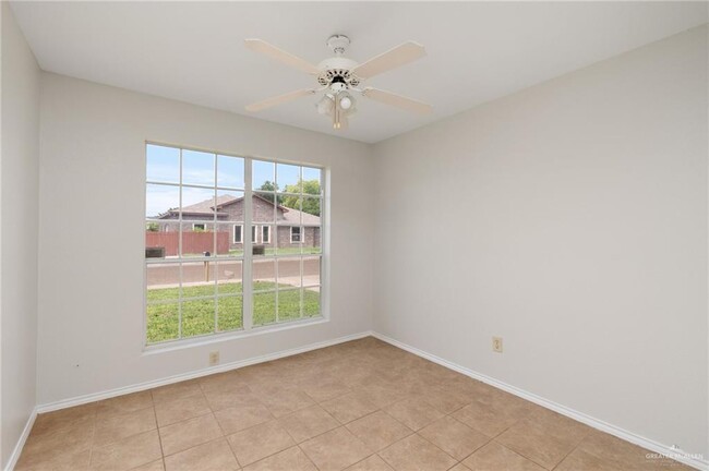Building Photo - 502 Thornwood Dr