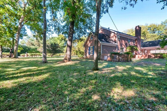 Building Photo - 1000 Chancery Ln