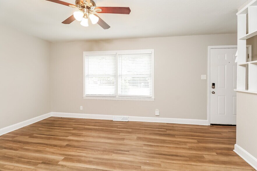 Building Photo - 2812 Denview Ln