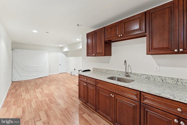 Building Photo - 8000 Sandburg Ct