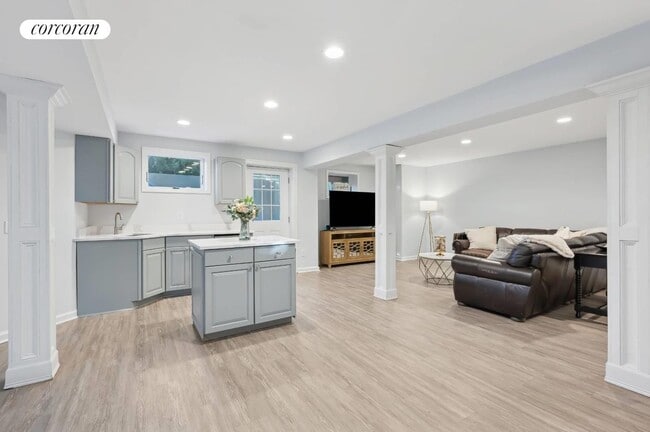 Building Photo - 47 Bathing Bch Rd