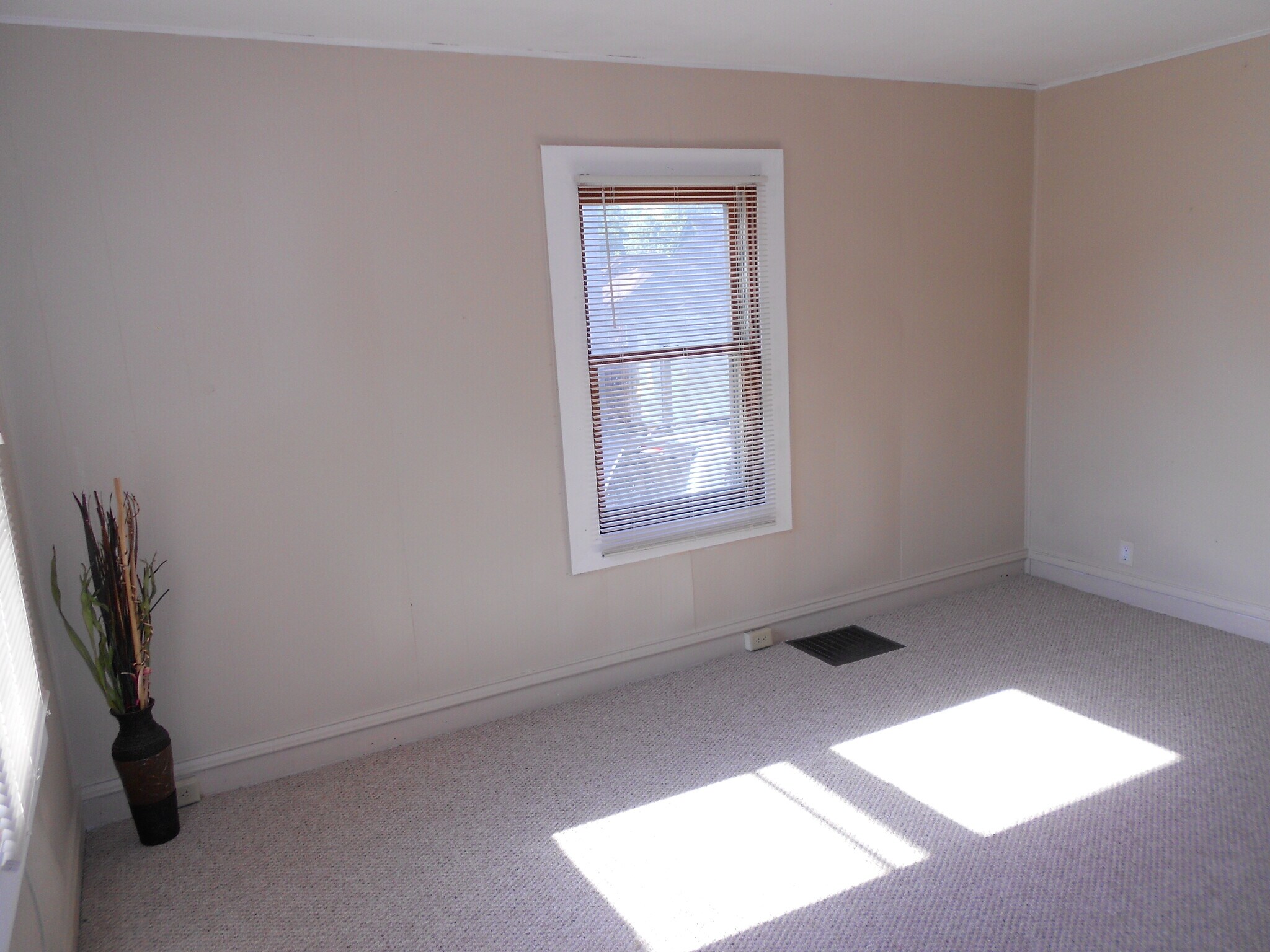 Building Photo - 117 Clapp St