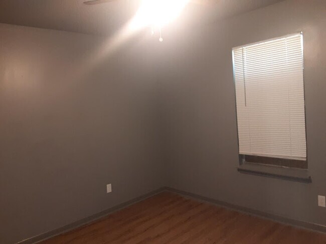 Building Photo - 3006 Calvert Ave