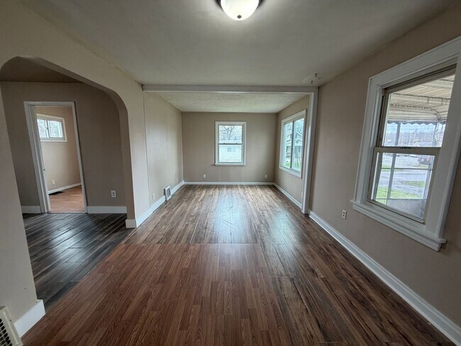Building Photo - Charming 3-Bedroom Home with First-Floor Bedroom & Large Yard - PET FRIENDLY