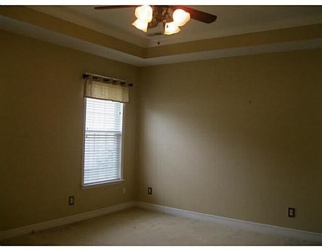 Building Photo - 614 Leisure Ln