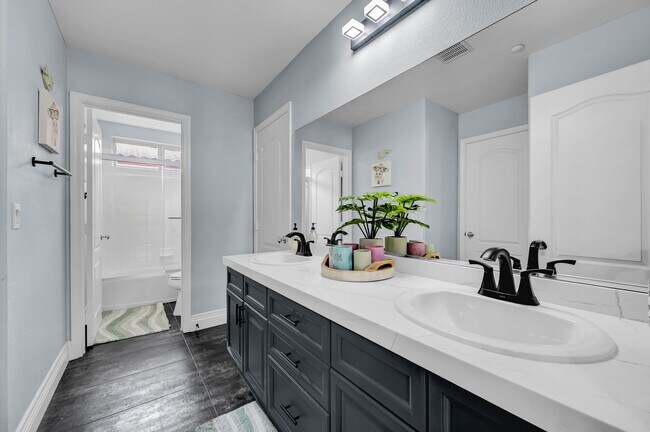 Building Photo - 1289 Vietti St