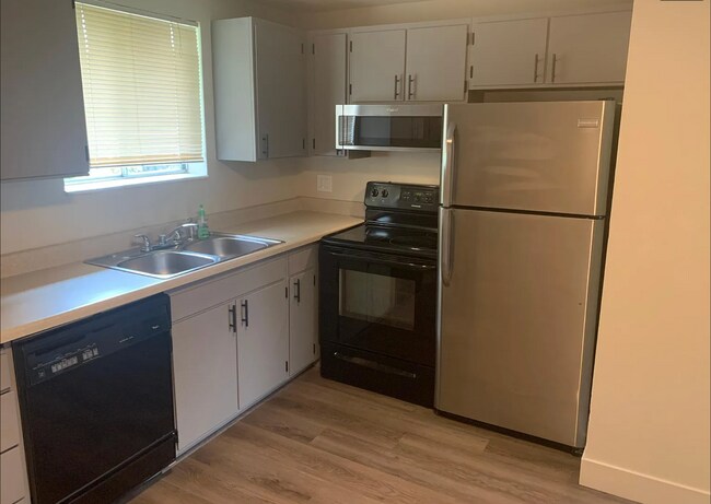 Building Photo - 1592 S 500 E