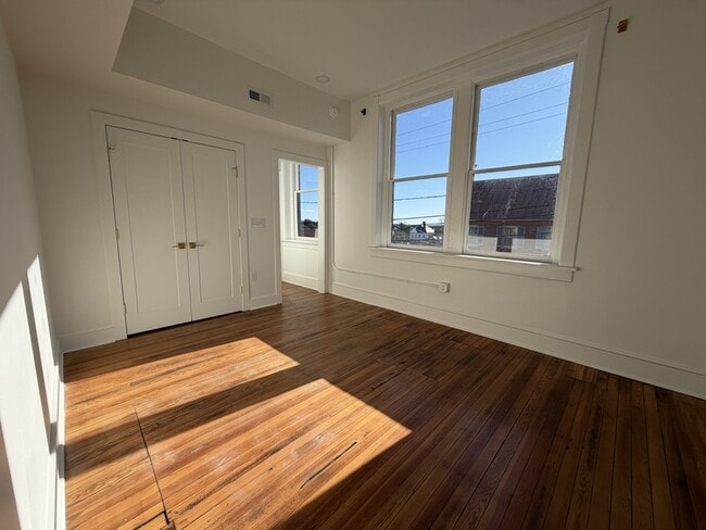 Building Photo - 901 Fifth Street - 202