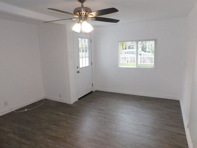 Building Photo - ALB190-192