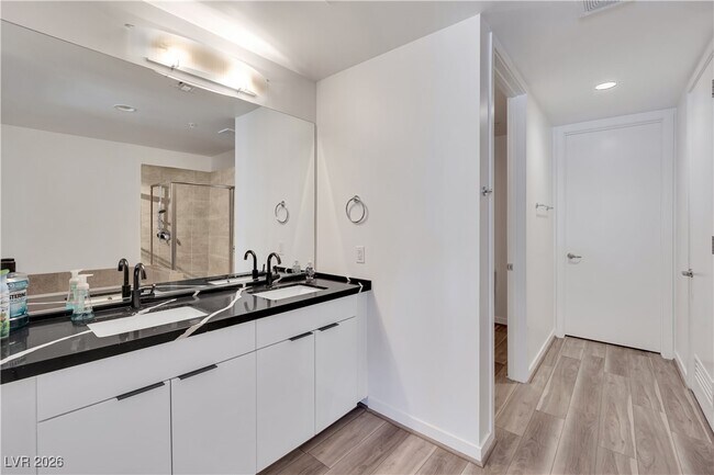 Building Photo - 353 E Bonneville Ave