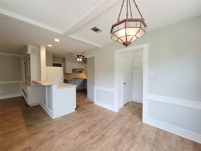 Building Photo - 13406 Glen Erica Dr