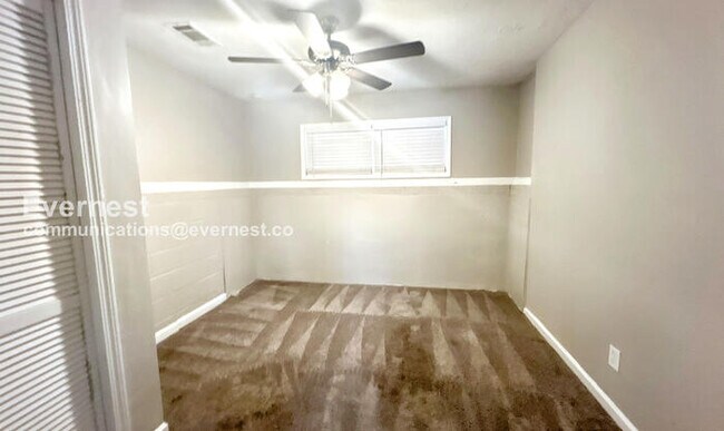 Building Photo - 460 Ward Rd