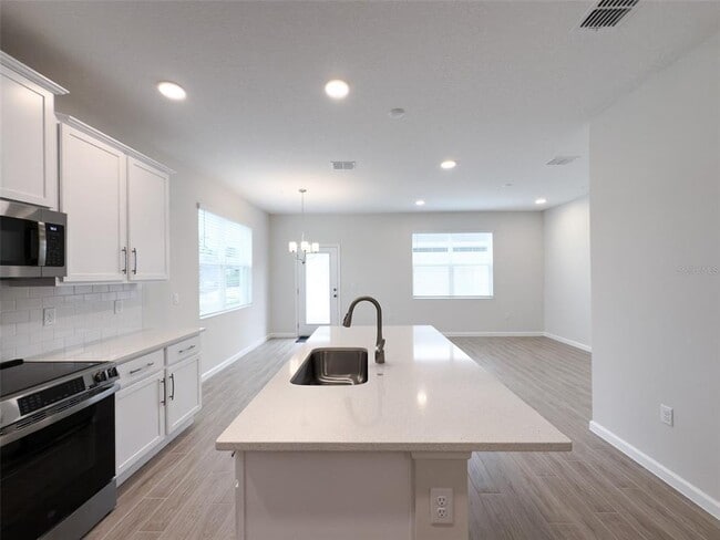 Building Photo - 551 Pothos St