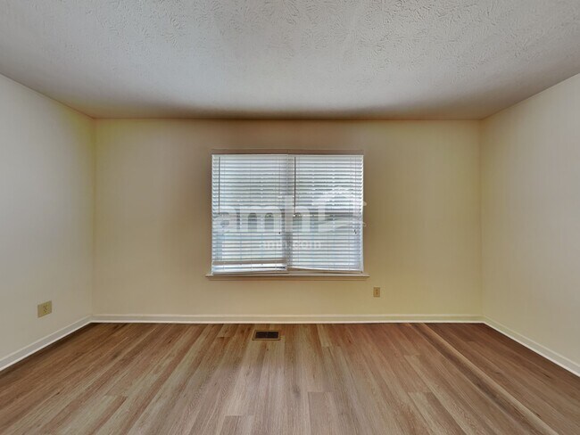 Building Photo - 129 Candle Woods Dr