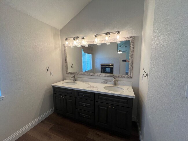 Building Photo - 4-bedroom single story home in Turlock!