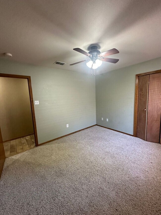 Building Photo - Cozy 4 Bed 2 Bath! Mesa School District !