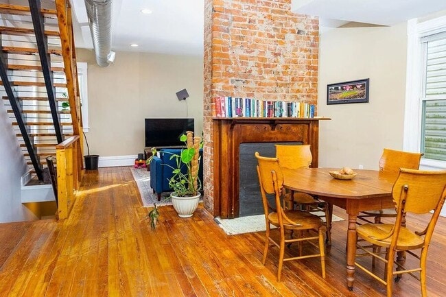 Building Photo - 3020 Hackberry St