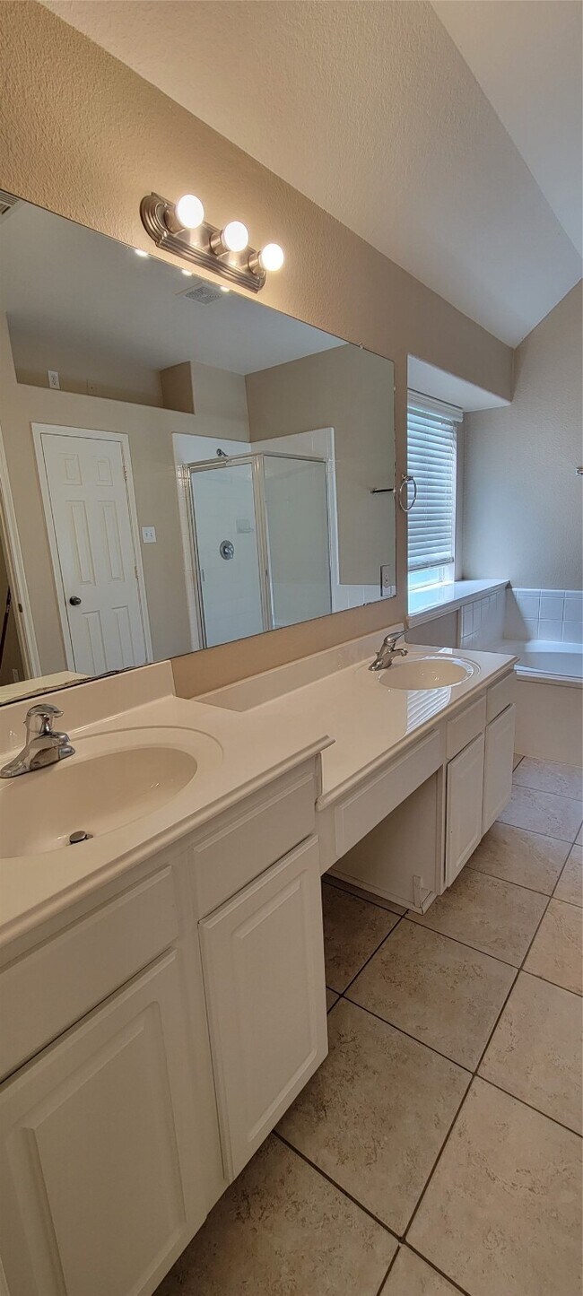Building Photo - 98 S Regan Mead Cir