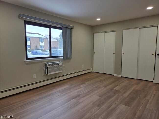 Building Photo - 645 Cricket Ln