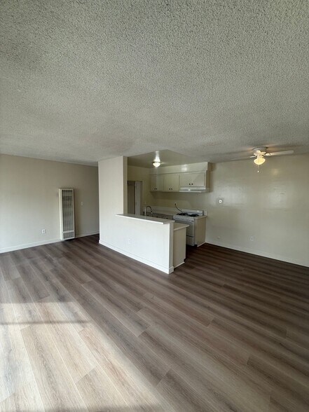 Building Photo - 1661 W 219th St