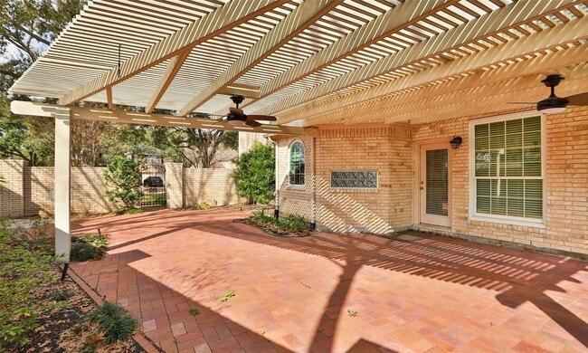 Building Photo - 7502 Holly Ct Estates Dr