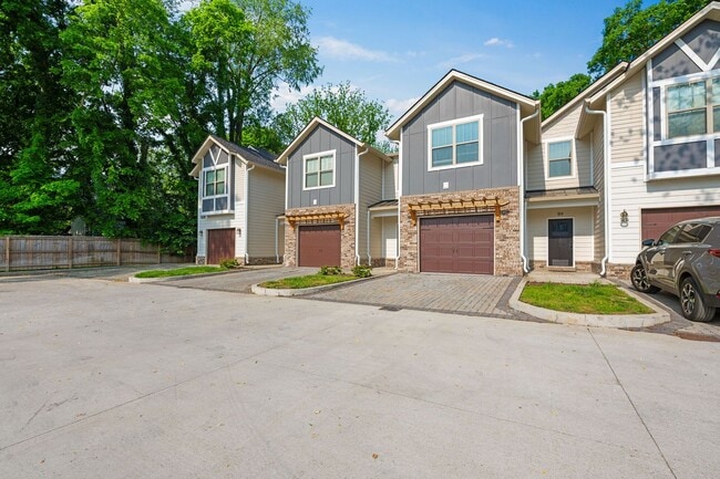 Building Photo - Lee Street B3