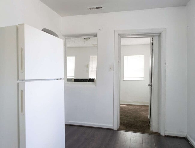 Building Photo - Affordable 2-Bedroom Home Near Downtown Xenia