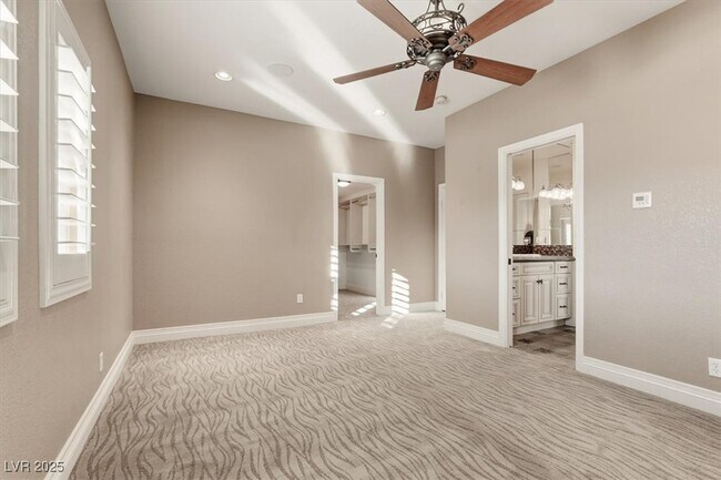 Building Photo - 8570 Country Home Cir