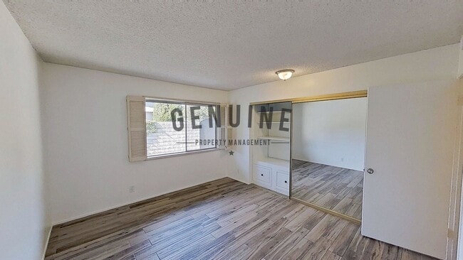 Building Photo - 1107 W Memory Ln