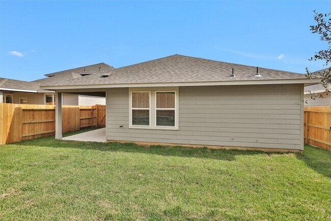 Building Photo - 18095 Martin Pines Dr