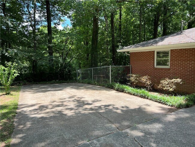 Building Photo - 3170 Douglas Ln