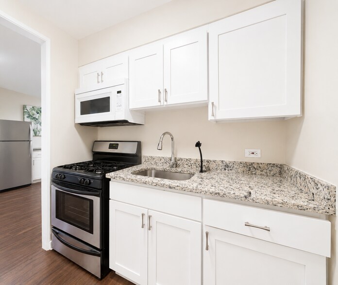 Building Photo - 5300 S Shore Dr