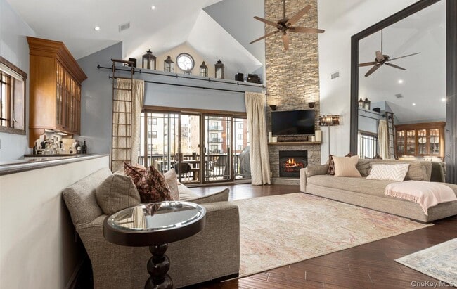 Building Photo - 847 E Broadway