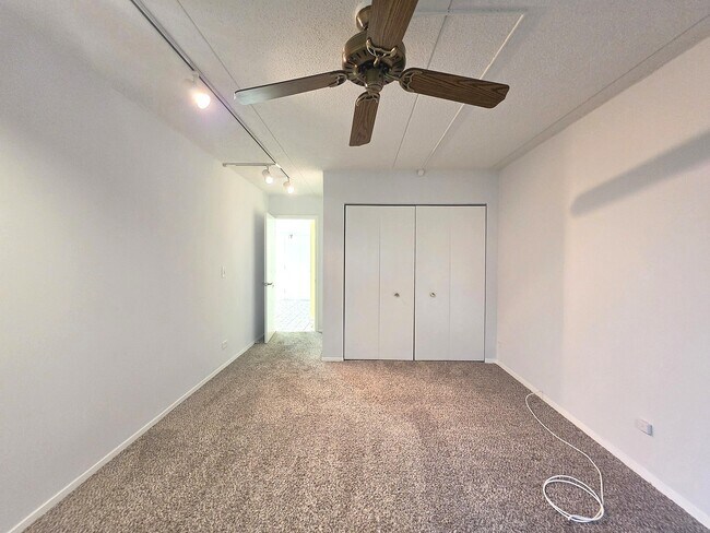 Building Photo - 350 Plum Creek Dr