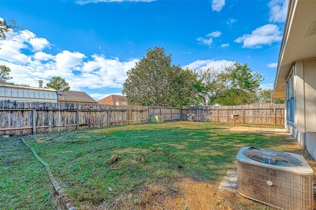 Building Photo - 16938 Enchanted Cir E