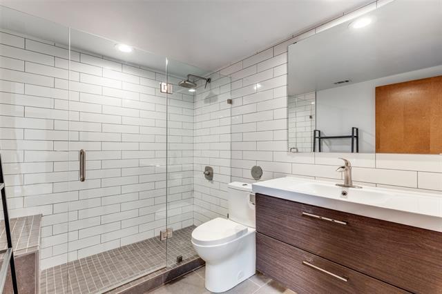 Building Photo - 1813 Clarence St