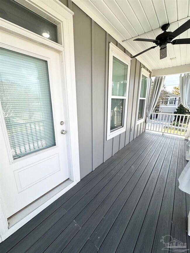 Building Photo - 1191 W Romana St