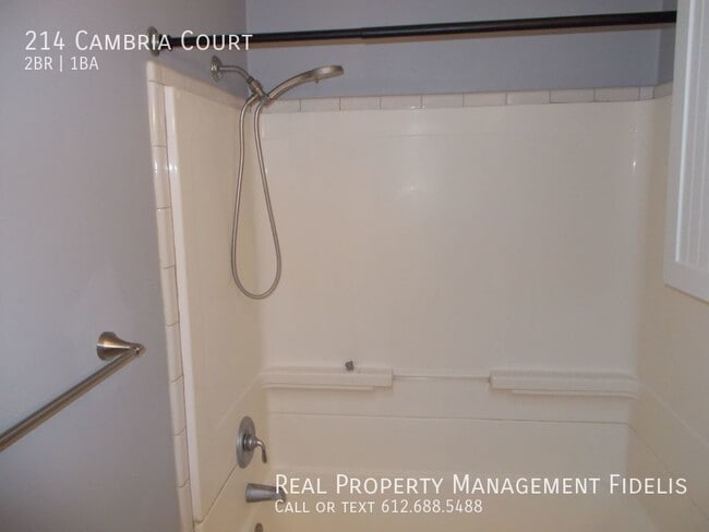Building Photo - 2 Bedroom, 1 Bathroom Townhome in Woodbury