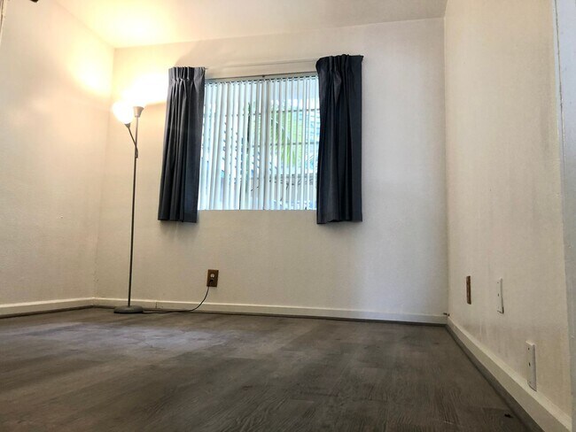 Building Photo - Coming Soon!! Live in the heart of Downtow...
