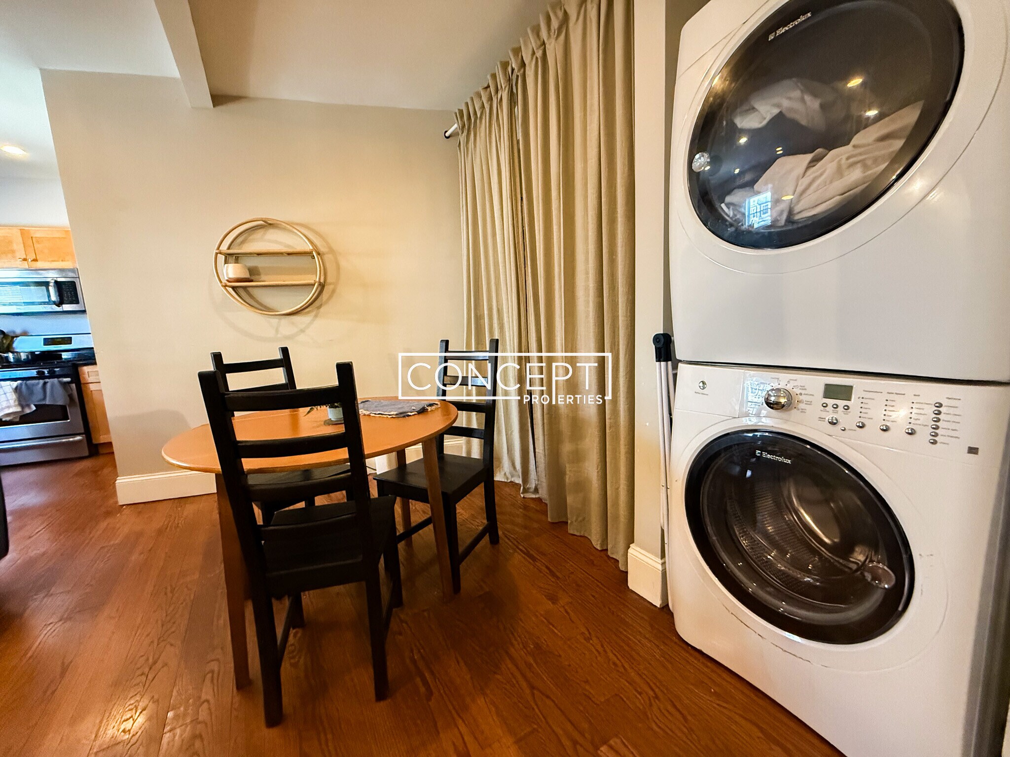 Building Photo - 344 Centre St