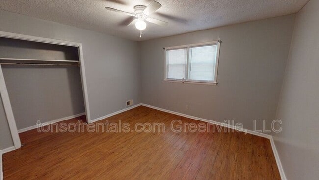 Building Photo - 1427-B Grant Circle