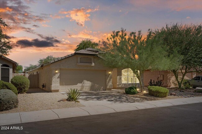 Building Photo - 4322 E Lone Cactus Dr