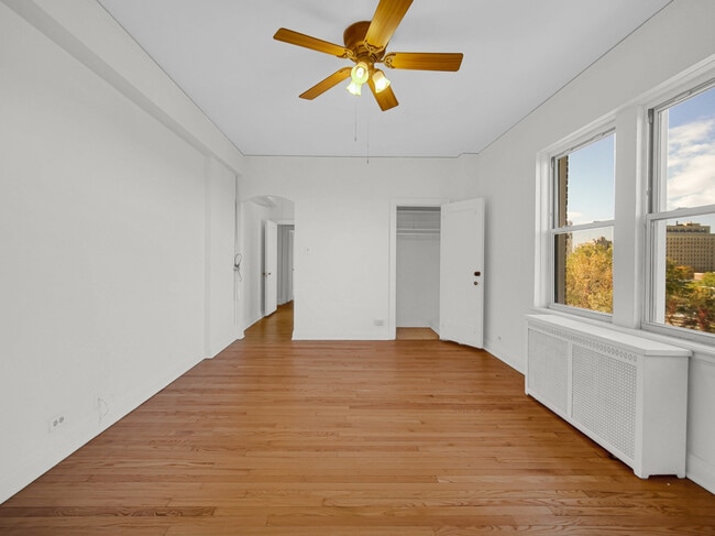 Building Photo - 5000 S Cornell Ave